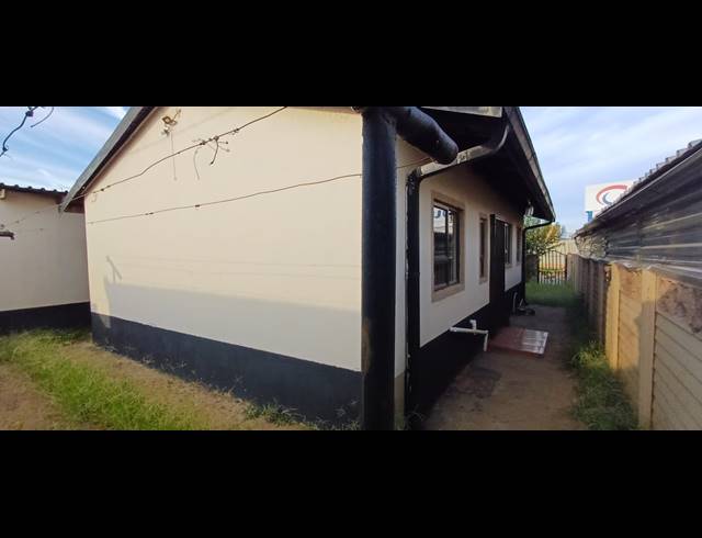 2 BEDROOM HOUSE FOR SALE IN BEVERLEY HILLS